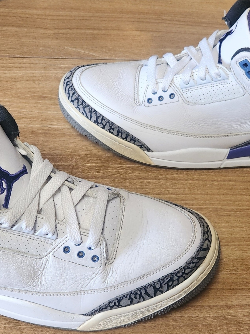 Jordan Men’s White and Navy Basketball Sneakers with Elephant Print - Picture 2 of 10